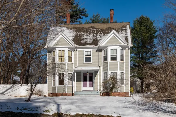 $725,000 | 26 Hampton Road, Exeter, NH 03833
