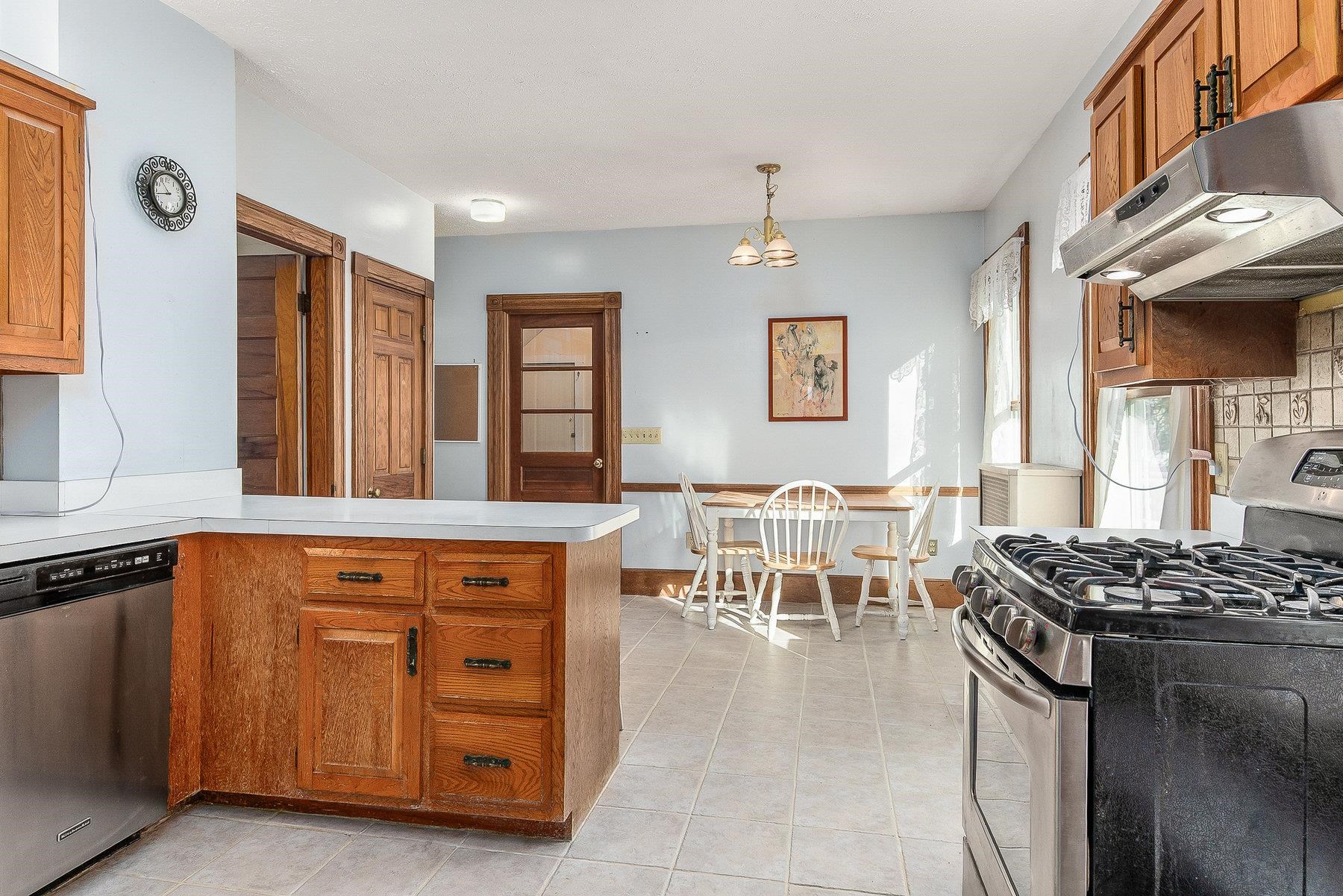 26 Hampton Road Exeter, NH 03833 - Photo 9 of 37