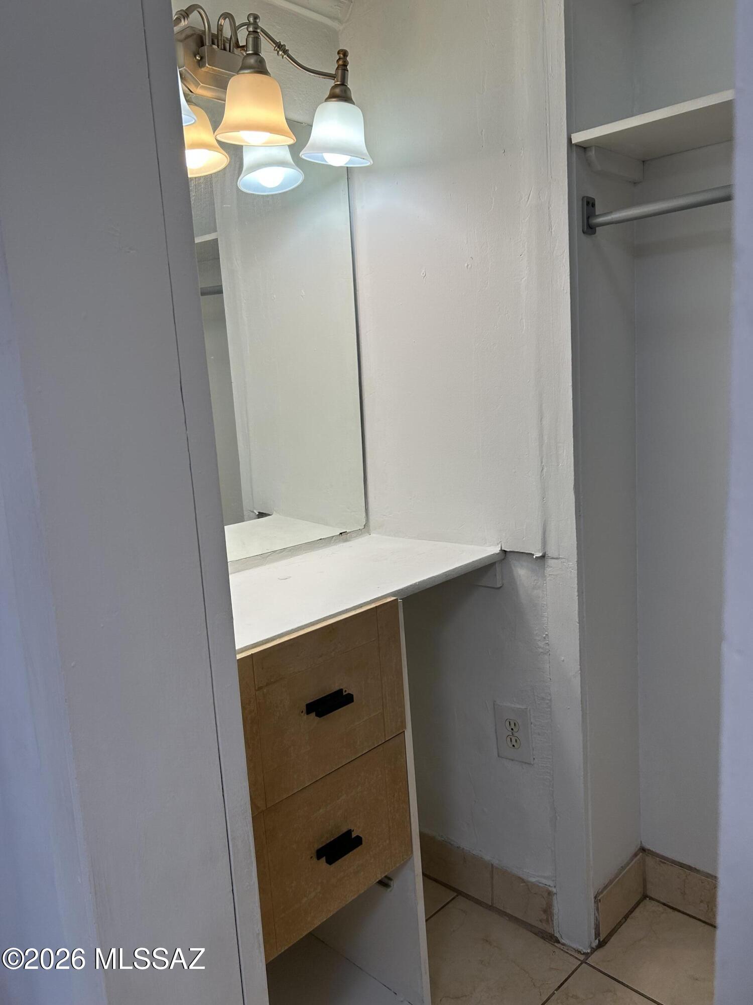 532 West Simmons Road Tucson, AZ 85705 - Photo 17 of 26 BATHROOM 2 SIMMONS