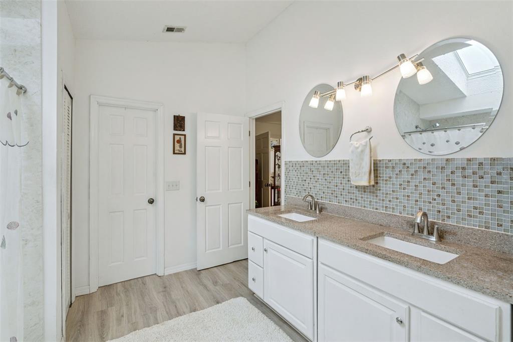 109 Hunter Point Court DeBary, FL 32713 - Photo 21 of 29 a en suite bathroom with a double vanity sink and a mirror