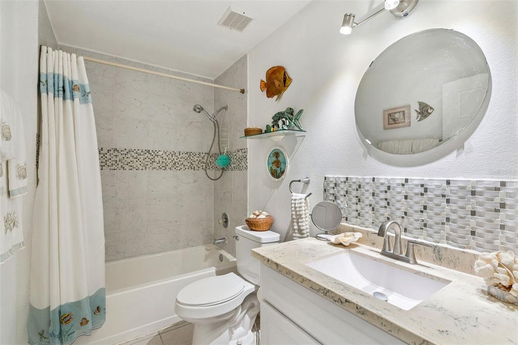 109 Hunter Point Court DeBary, FL 32713 - Photo 22 of 29 a bathroom with a granite countertop sink mirror toilet and bathtub