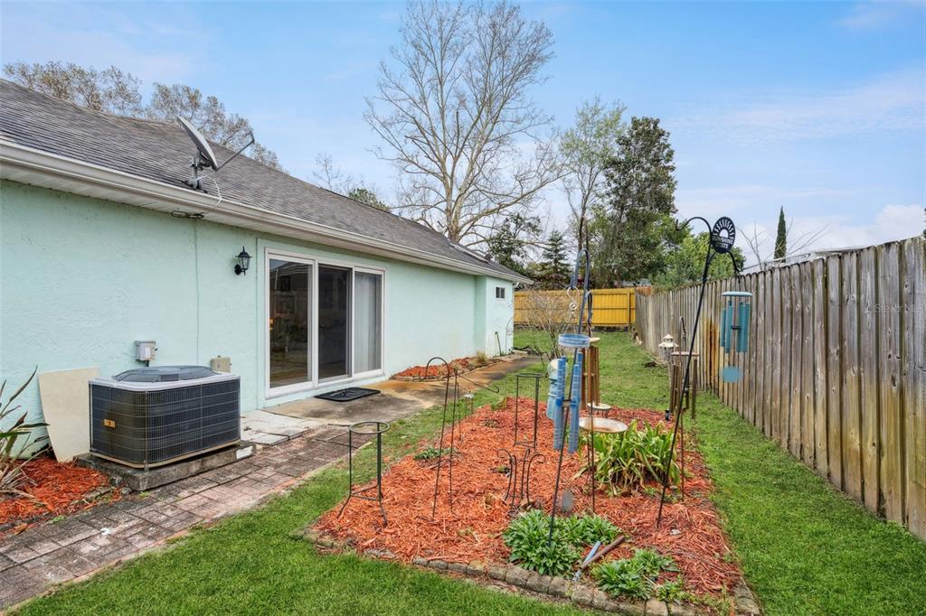 109 Hunter Point Court DeBary, FL 32713 - Photo 27 of 29 a house view with a garden space