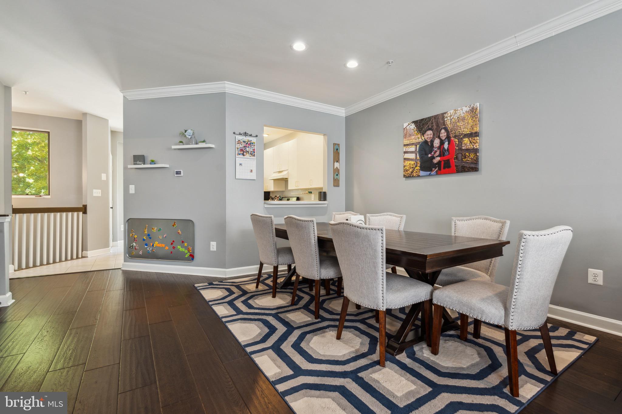 19 Stridesham Court Baltimore, MD 21209 - Photo 5 of 24 Living room/ Dining room