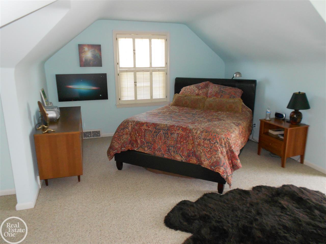 407 Roland Court Grosse Pointe, MI 48236 - Photo 23 of 33 31291218-22.JPG