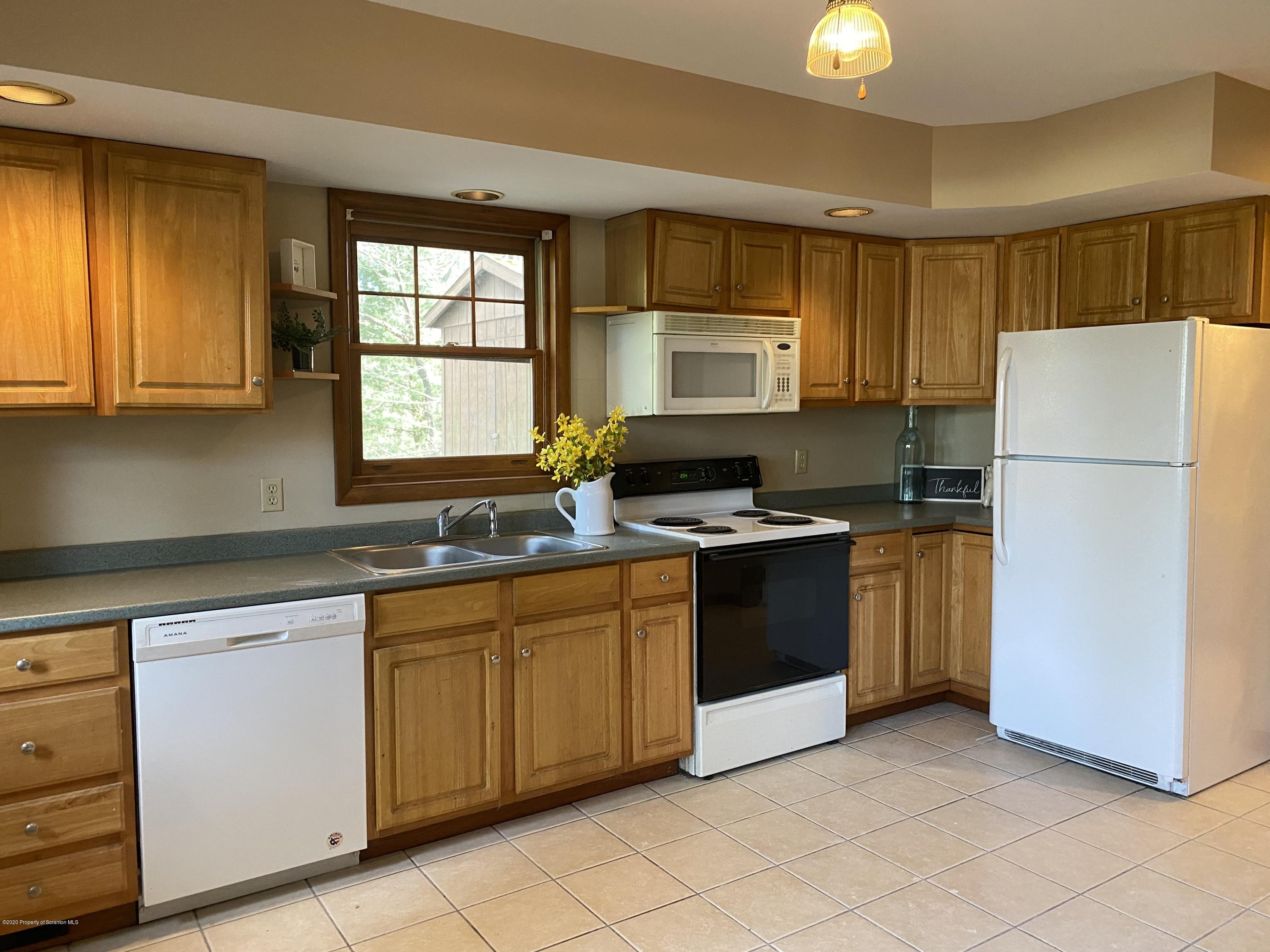 178-180 T Rte 318 Moscow, PA 18444 - Photo 6 of 30 Gallery Image 6