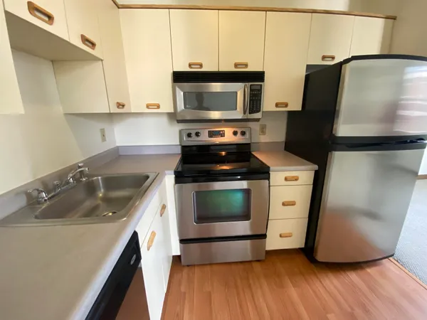 $1,613 | 30 Hanover Street, Unit 303, Manchester, NH 03101