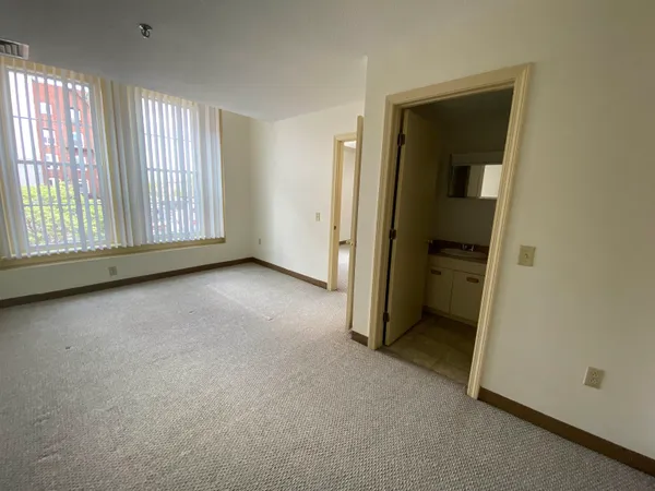 $1,613 | 30 Hanover Street, Unit 303, Manchester, NH 03101