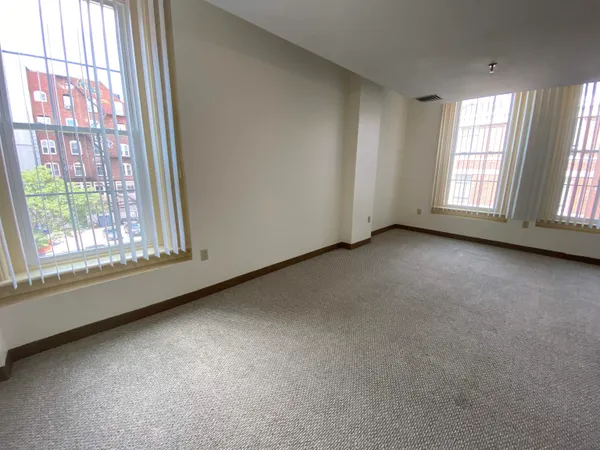 $1,613 | 30 Hanover Street, Unit 303, Manchester, NH 03101