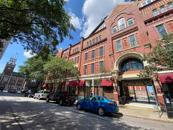 $1,613 | 30 Hanover Street, Unit 303, Manchester, NH 03101