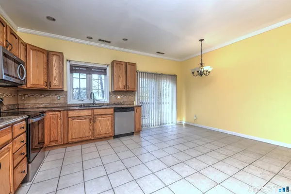 $469,900 | 625 Evers Street, Bridgeport, CT 06610