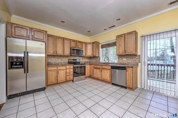 $469,900 | 625 Evers Street, Bridgeport, CT 06610