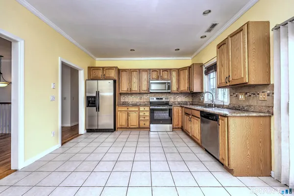 $469,900 | 625 Evers Street, Bridgeport, CT 06610