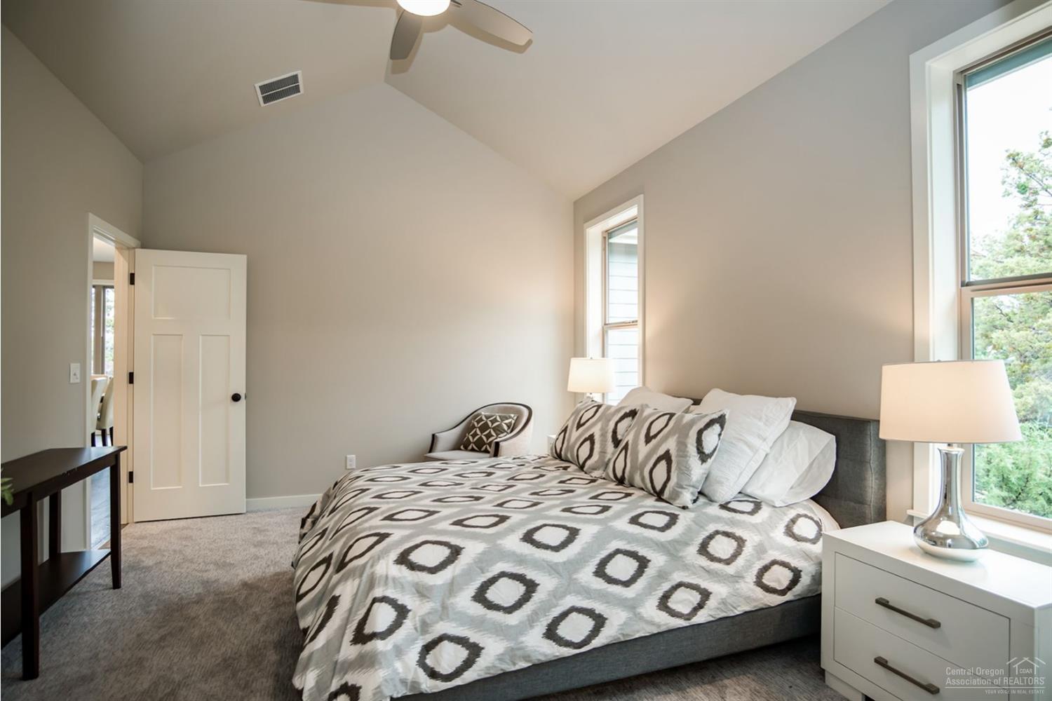 63105 Iner Loop Bend, OR 97701 - Photo 17 of 25 Gallery Image 17