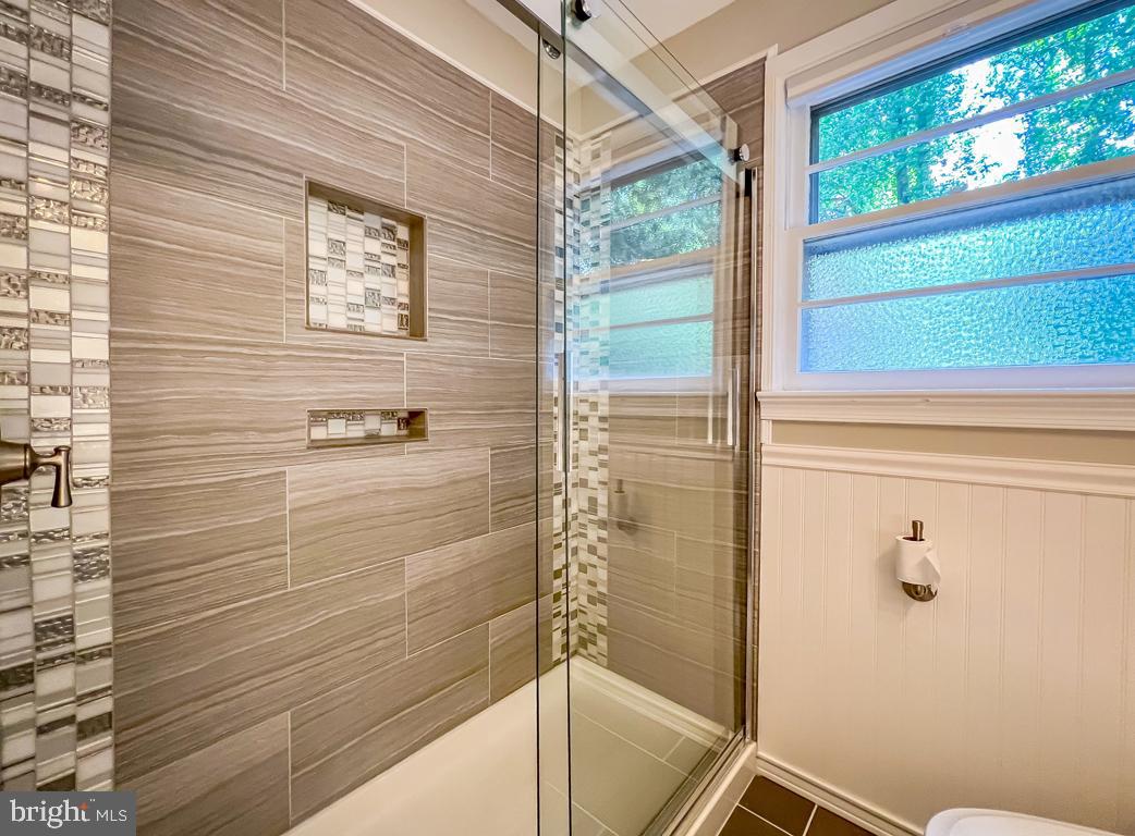1918 Westover Road Yardley, PA 19067 - Photo 20 of 43 Main Fl. Hall Bath