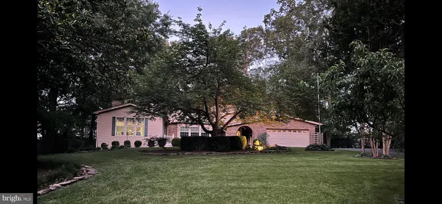 $819,990 | 3203 Riverview Drive, Triangle, VA 22172