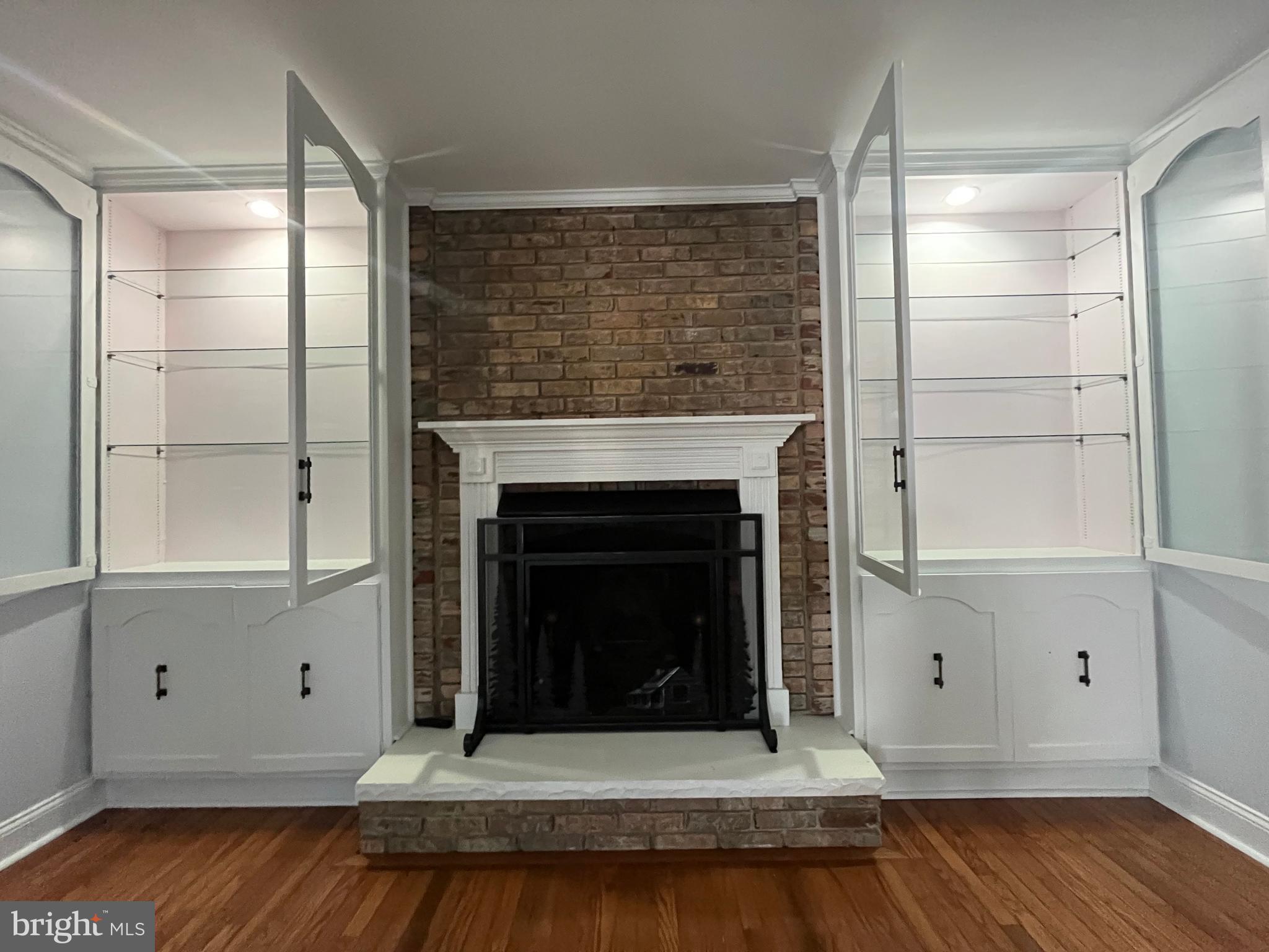 3203 Riverview Drive Triangle, VA 22172 - Photo 15 of 78 a living room with a fireplace