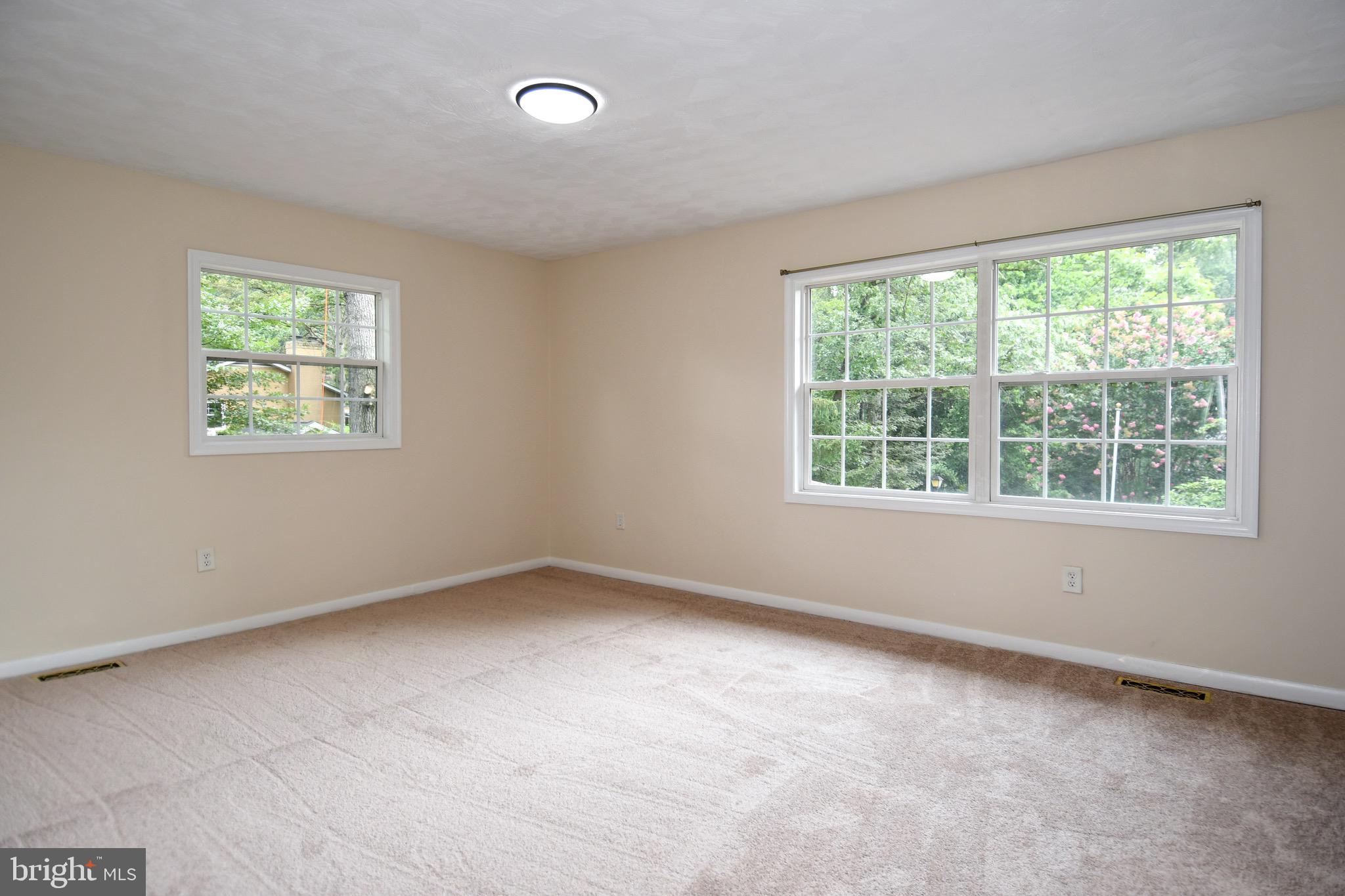 3203 Riverview Drive Triangle, VA 22172 - Photo 31 of 78 an empty room with a window