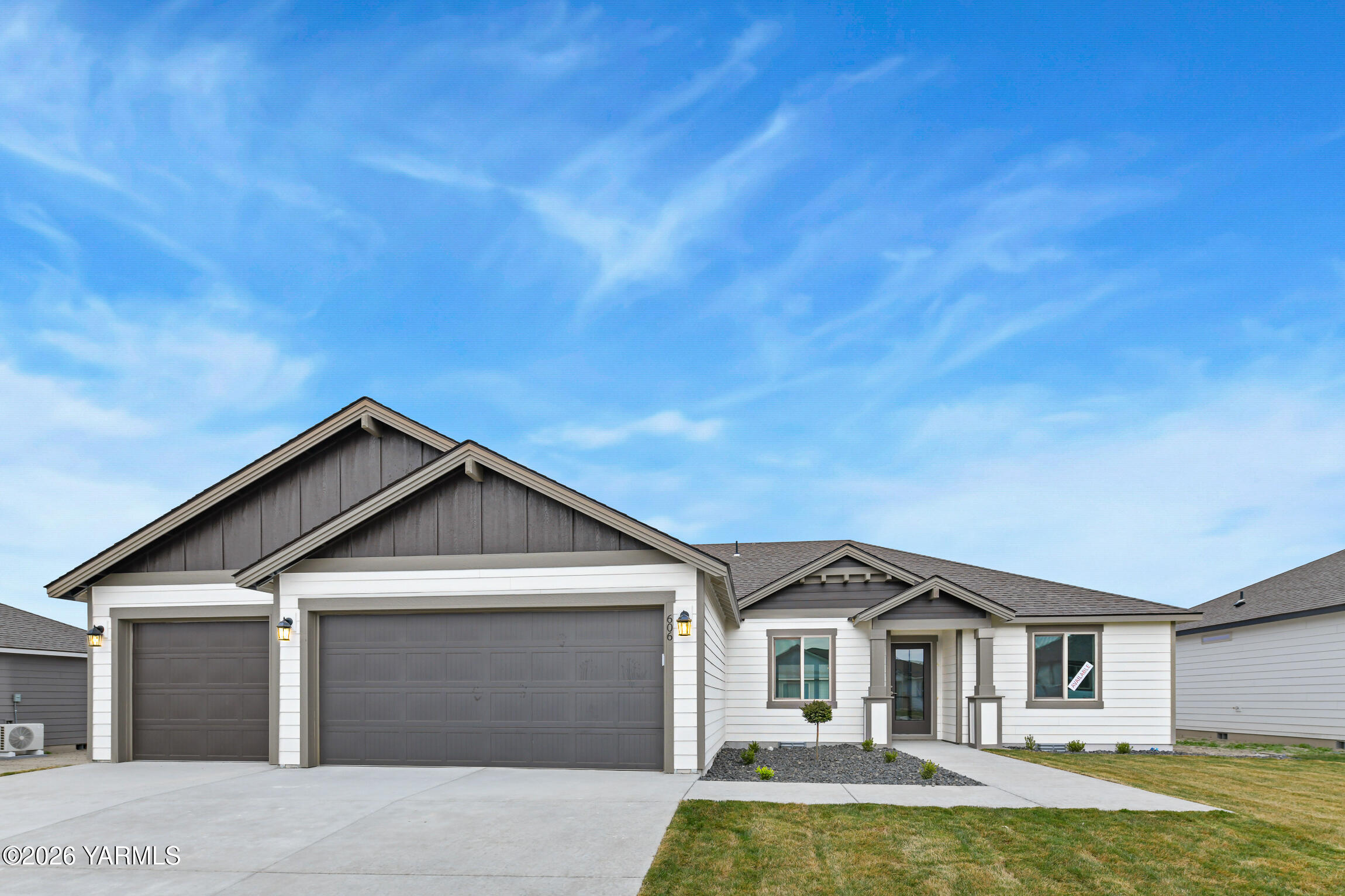 a front view of house with yard and garage
