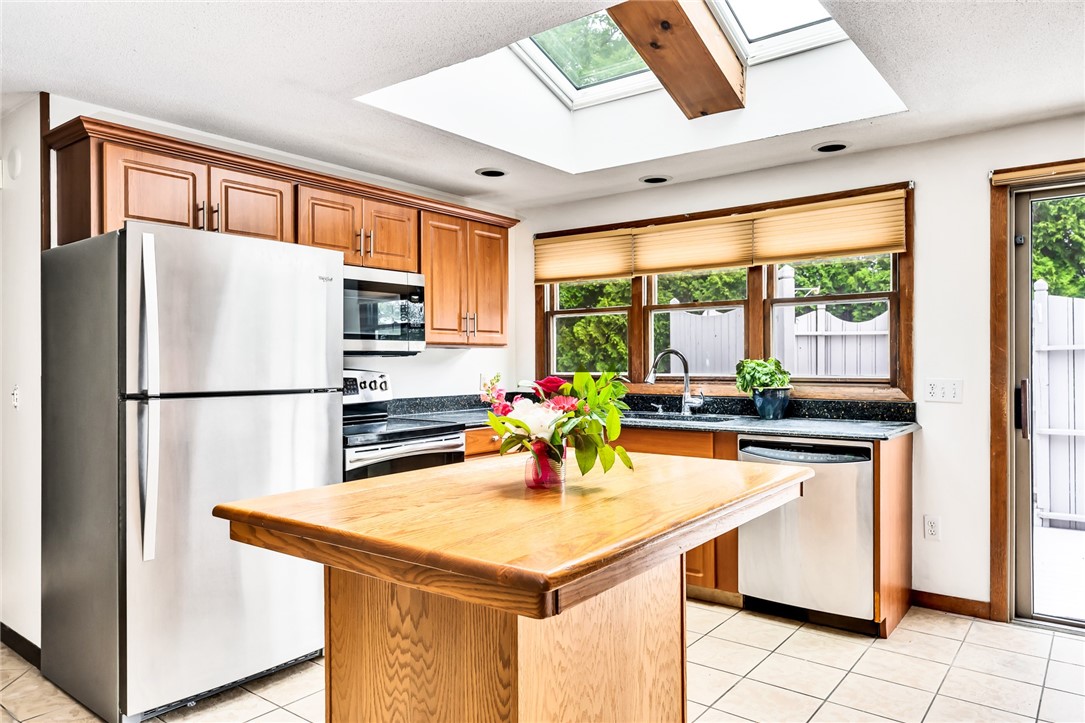 20 Yellow Birch Road Narragansett, RI 02882 - Photo 11 of 43 Gallery Image 11
