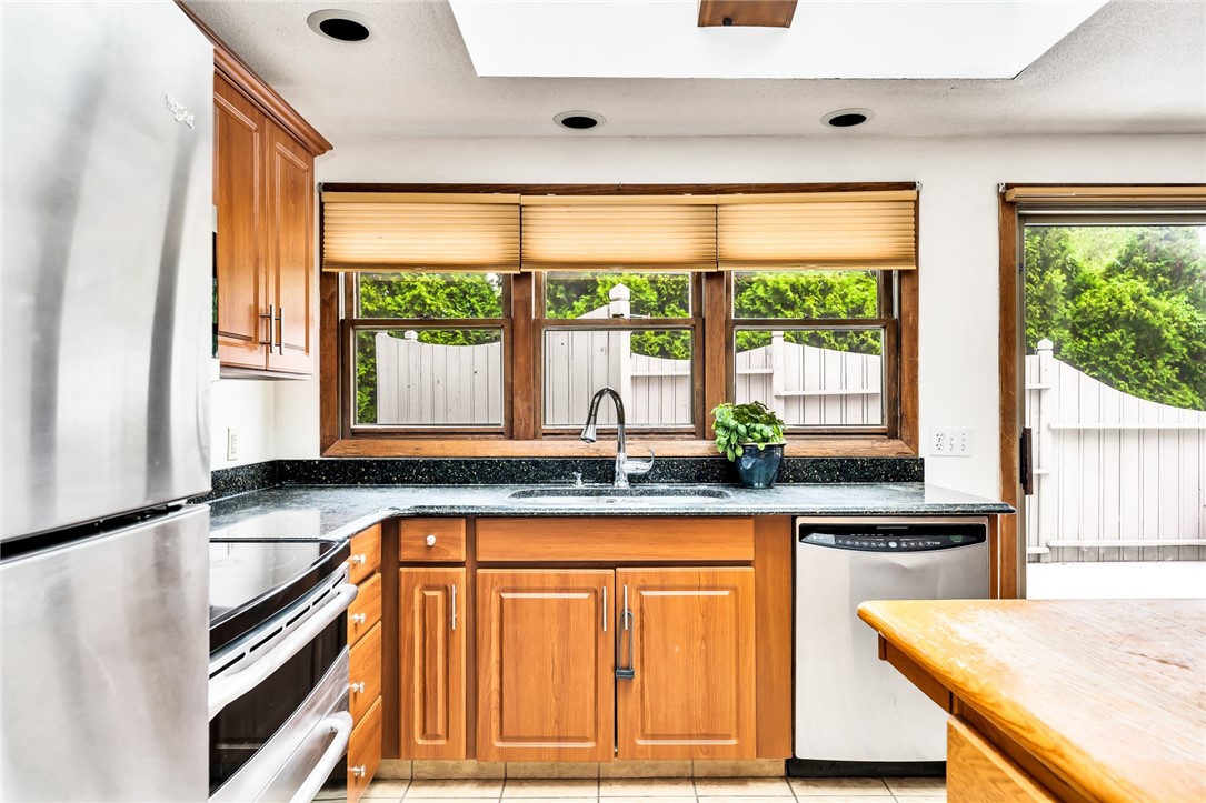 20 Yellow Birch Road Narragansett, RI 02882 - Photo 14 of 43 Gallery Image 14