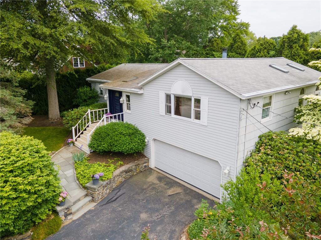 20 Yellow Birch Road Narragansett, RI 02882 - Photo 2 of 43 Gallery Image 2