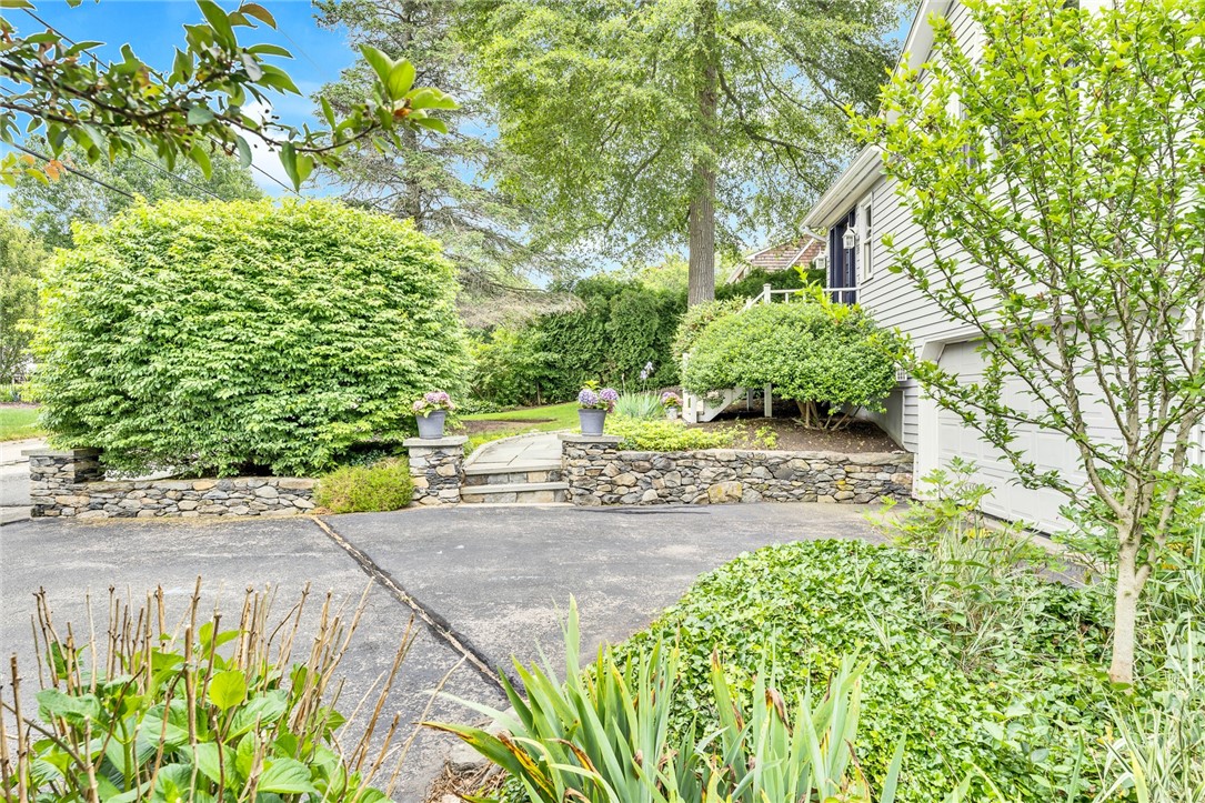 20 Yellow Birch Road Narragansett, RI 02882 - Photo 4 of 43 Gallery Image 4