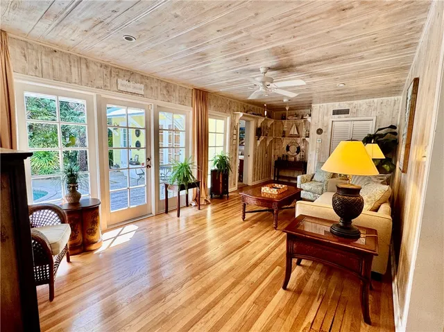 $3,500 | 2434 19th Avenue, Vero Beach, FL 32960