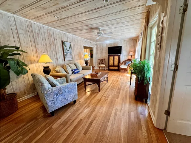 $3,500 | 2434 19th Avenue, Vero Beach, FL 32960