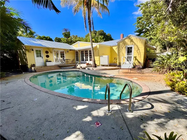 $3,500 | 2434 19th Avenue, Vero Beach, FL 32960