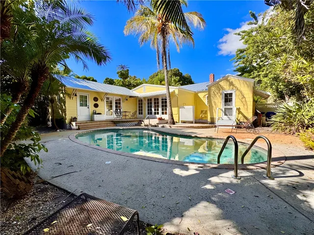 $3,500 | 2434 19th Avenue, Vero Beach, FL 32960