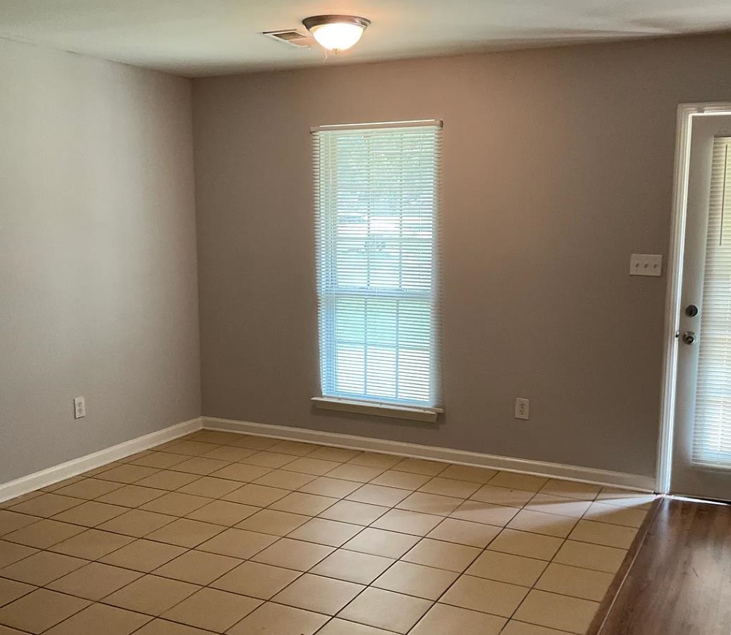 1521 Hope Street Memphis, TN 38111 - Photo 5 of 9 a view of a room with window