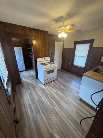 $2,100 | 60 Walnut Street, Unit 2R, Chicopee, MA 01020