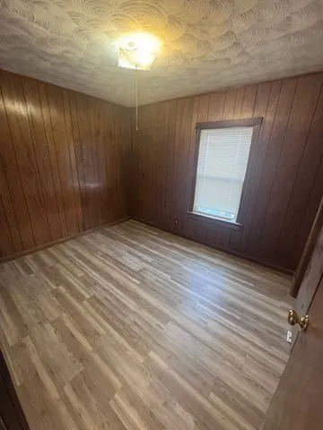 $2,100 | 60 Walnut Street, Unit 2R, Chicopee, MA 01020