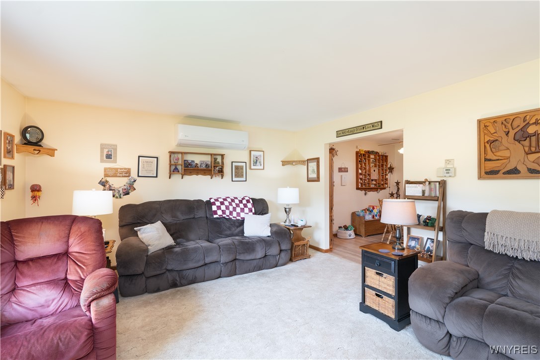 7727 Dewitt Road Pike, NY 14066 - Photo 24 of 50 Living room