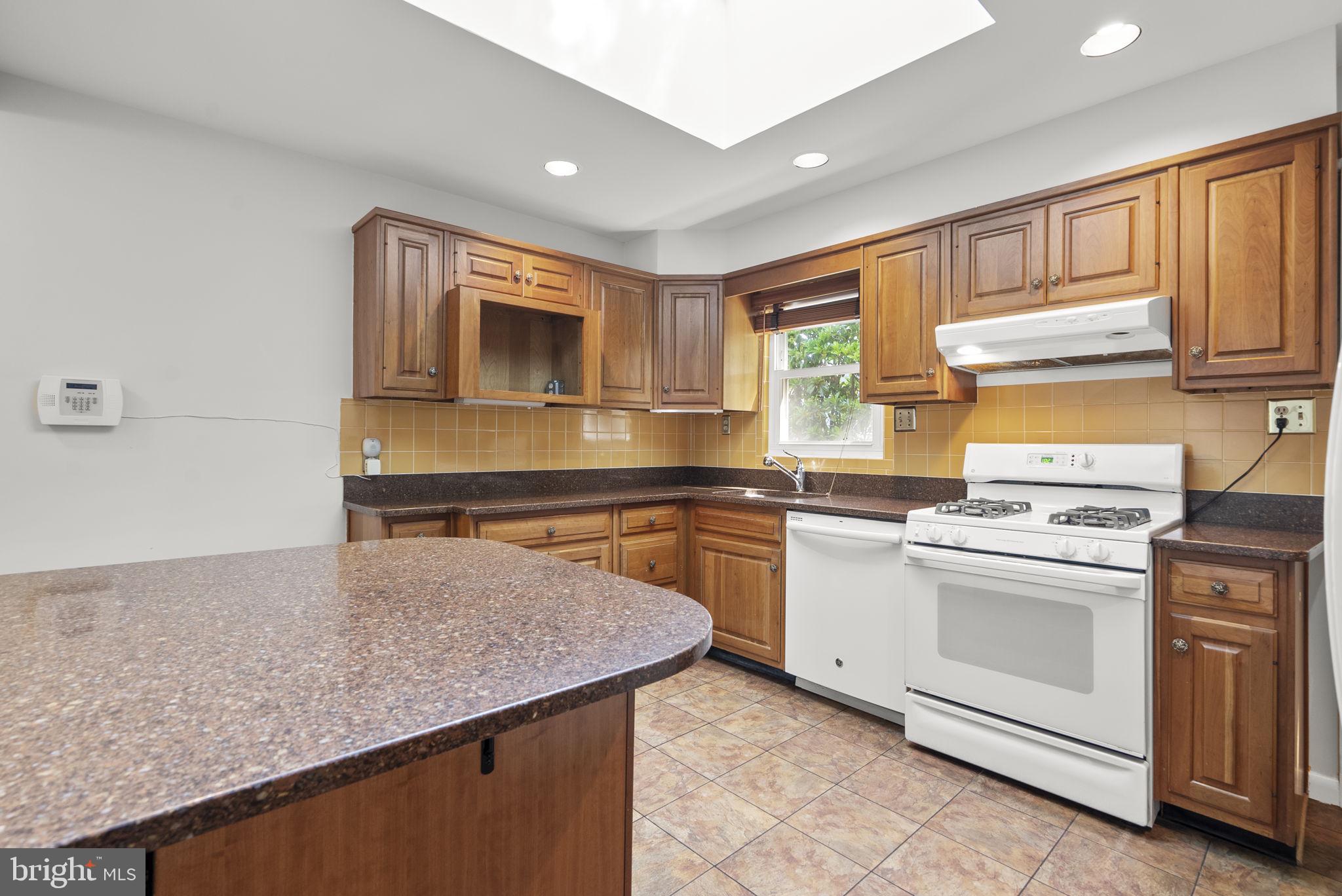 9807 Merwood Lane Silver Spring, MD 20901 - Photo 13 of 43
