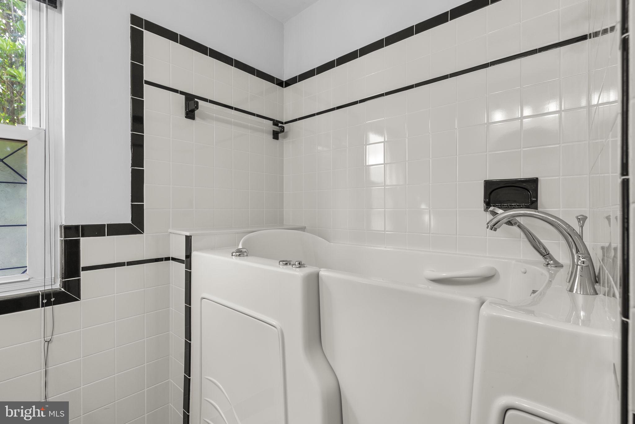 9807 Merwood Lane Silver Spring, MD 20901 - Photo 29 of 43
