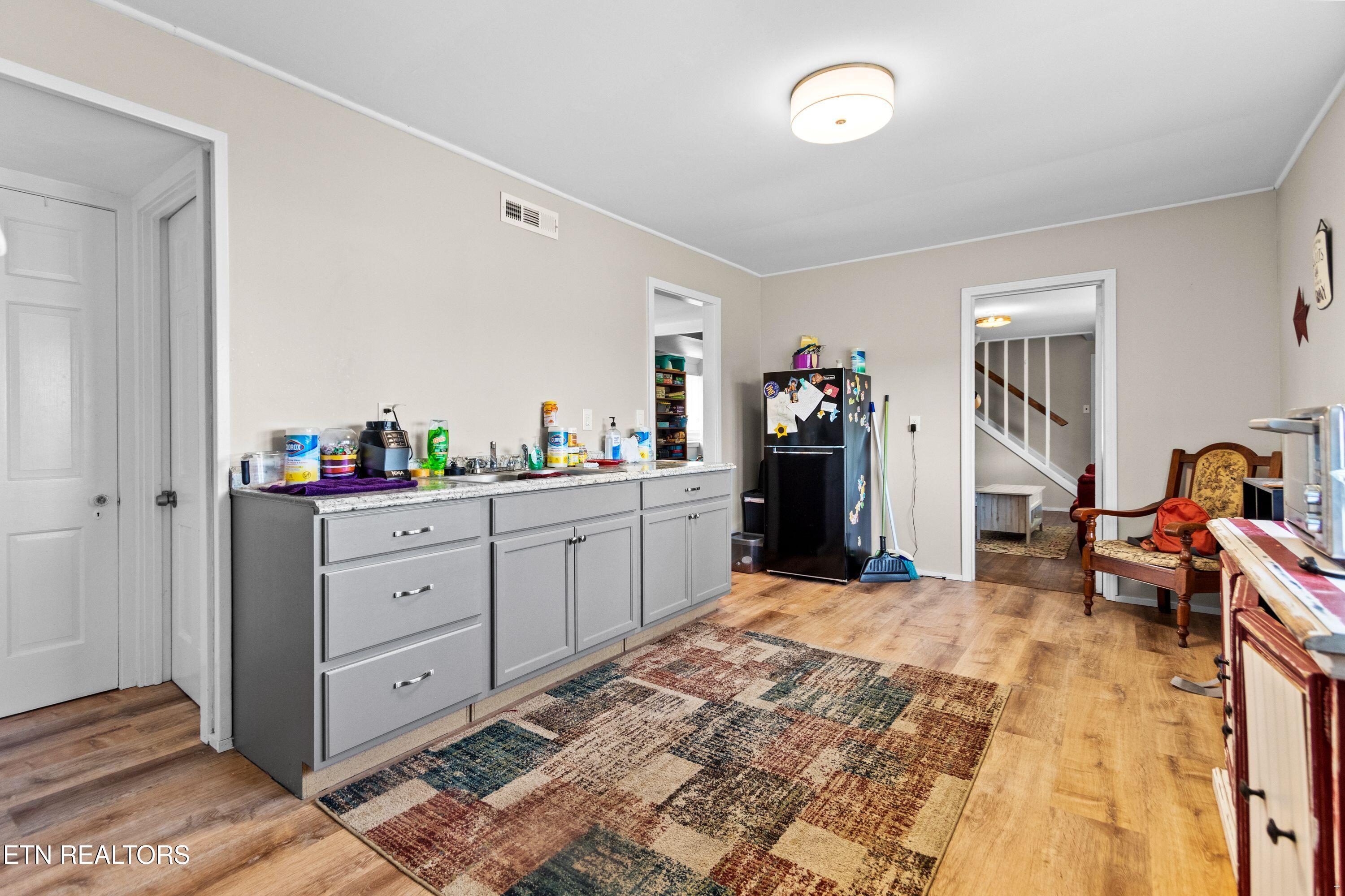 111 Vienna Road Oak Ridge, TN 37830 - Photo 12 of 24 living area