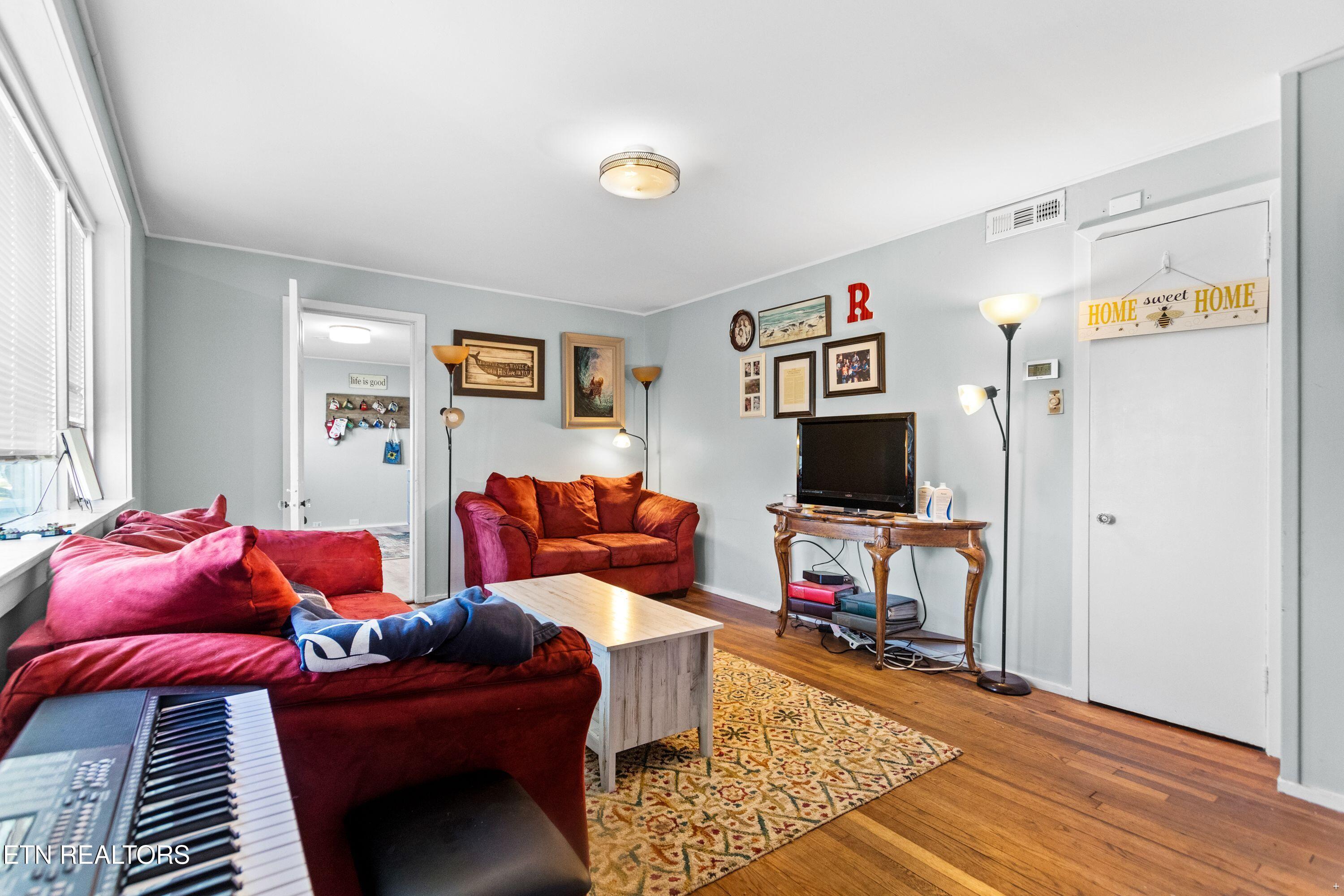 111 Vienna Road Oak Ridge, TN 37830 - Photo 14 of 24 family room