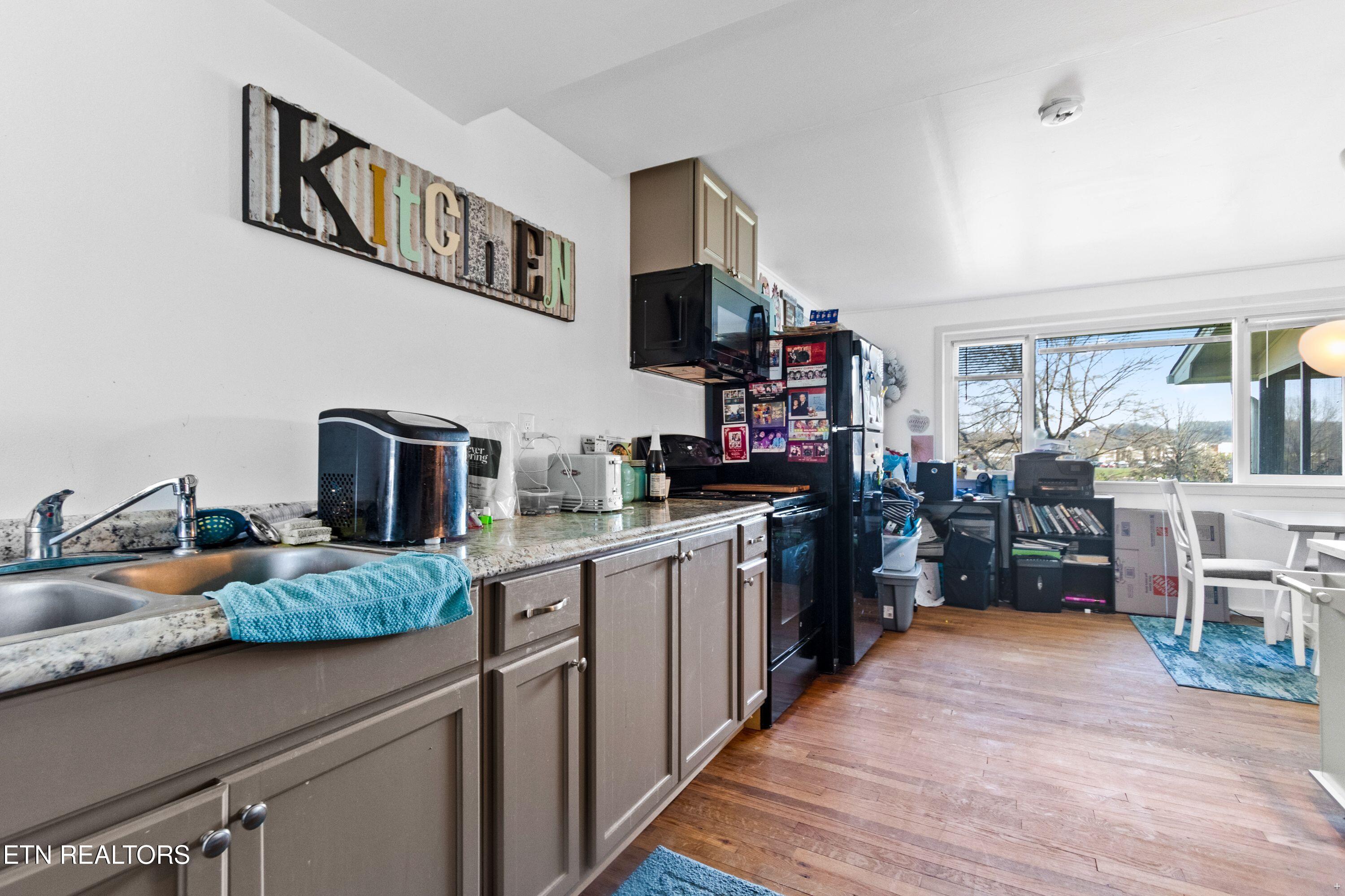 111 Vienna Road Oak Ridge, TN 37830 - Photo 15 of 24 kitchen