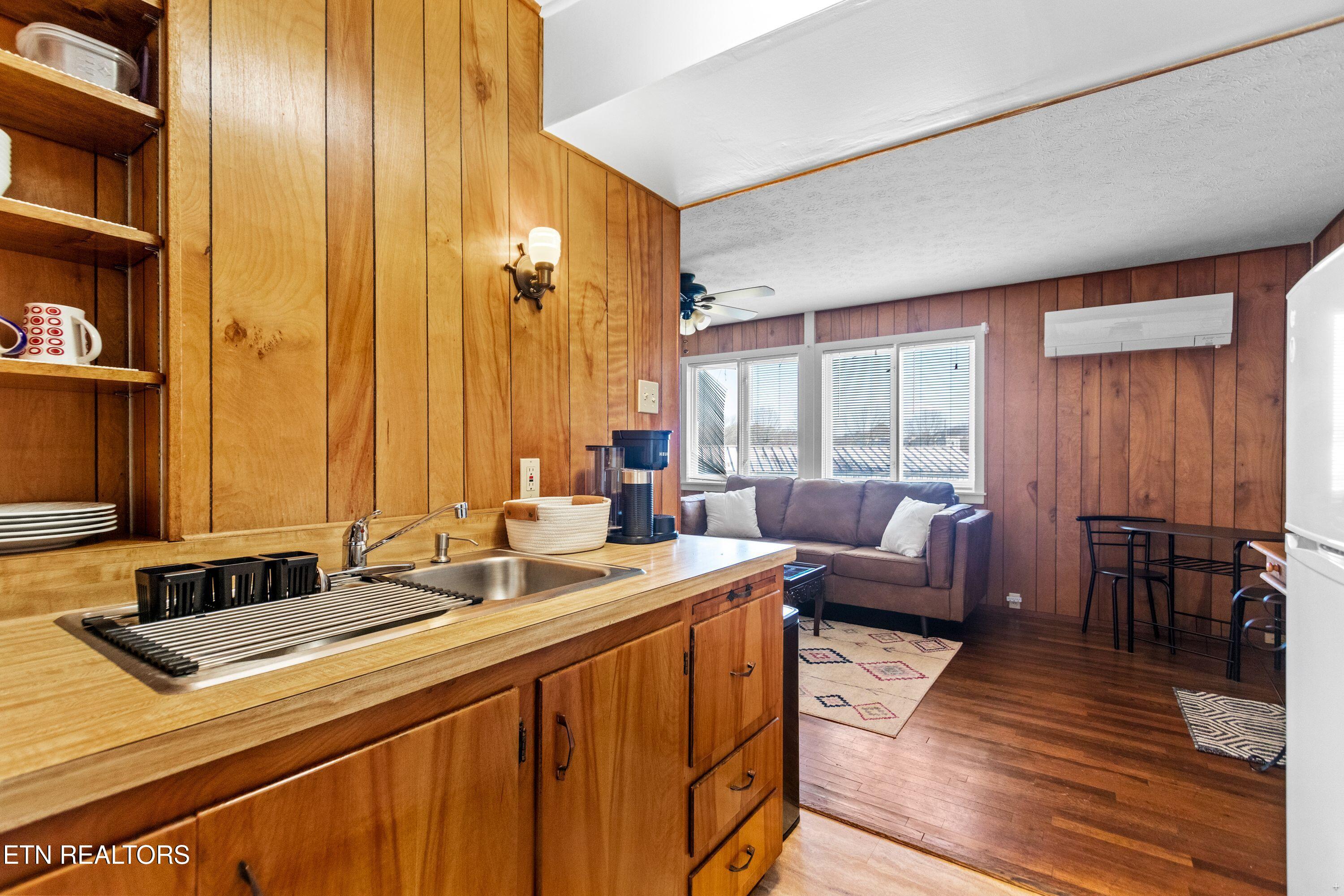 111 Vienna Road Oak Ridge, TN 37830 - Photo 5 of 24 furnished kitchen