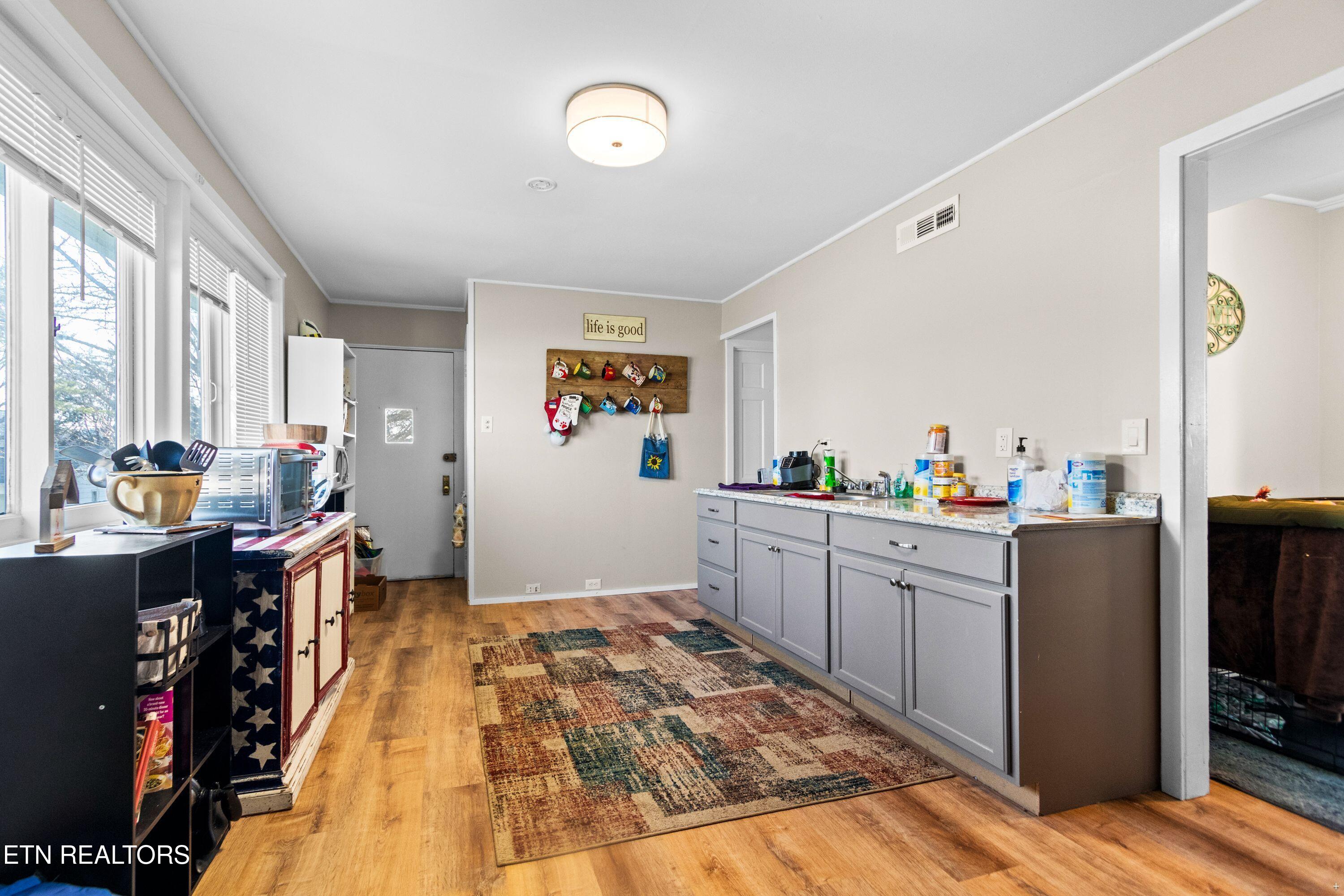 111 Vienna Road Oak Ridge, TN 37830 - Photo 10 of 24 living area