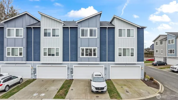 $425,000 | 17411 118th Ave Court East, Unit F, Puyallup, WA 98374