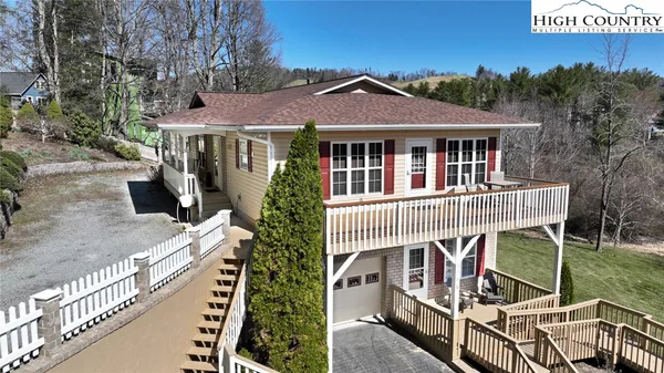 $575,000 | 308 Lakeview Drive, Deep Gap, NC 28618