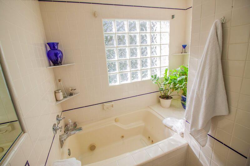 8595 Deschutes Road Palo Cedro, CA 96073 - Photo 41 of 63 Deschutes Bathroom Jet Tub