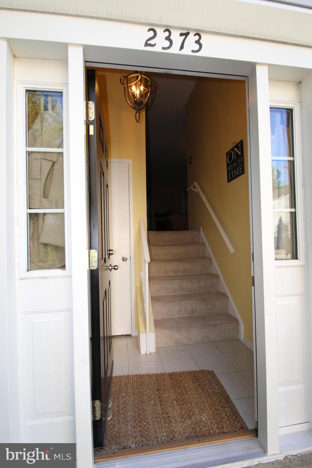 2373 Hunters Square Court Reston, VA 20191 - Photo 2 of 21