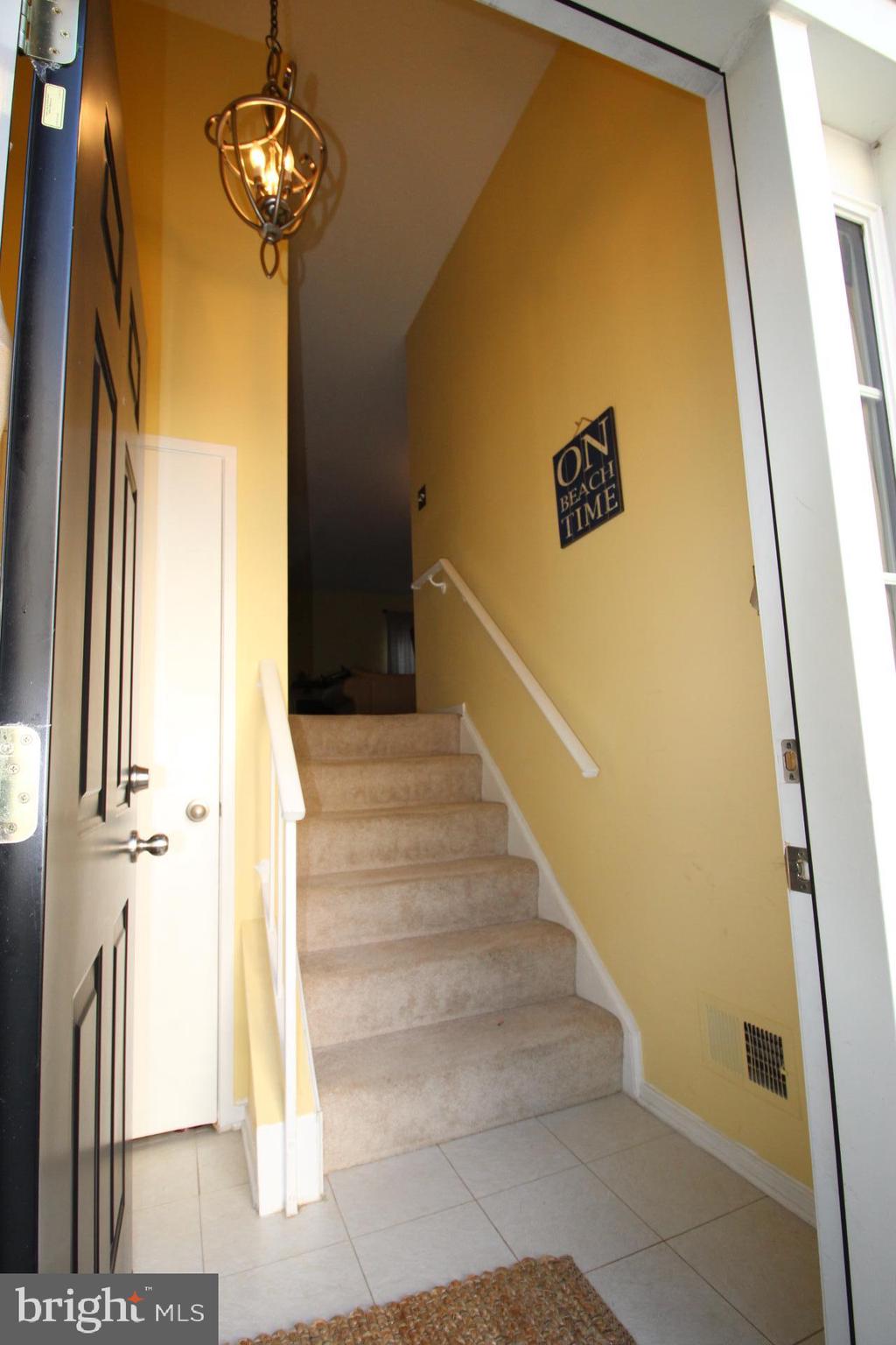 2373 Hunters Square Court Reston, VA 20191 - Photo 3 of 21