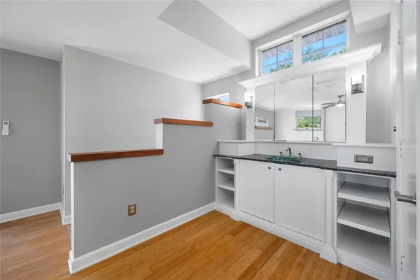 $6,500 | 205 25th Avenue Northeast, St. Petersburg, FL 33704