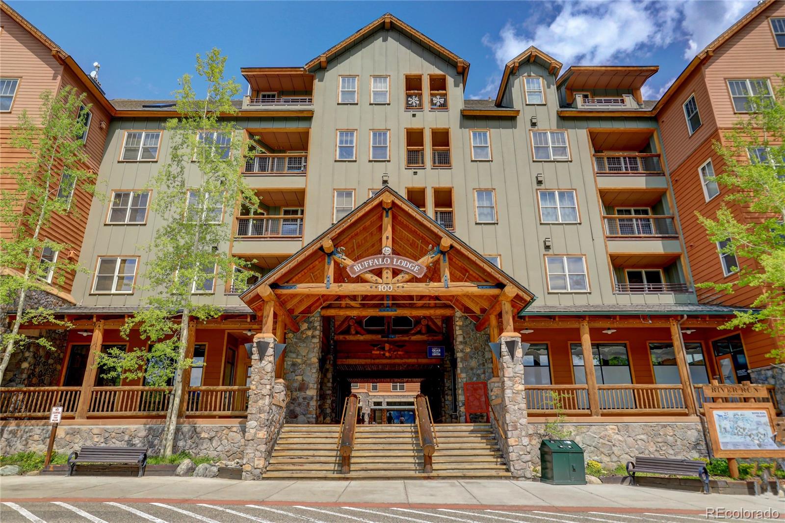 100 DERCUM SQ Unit 8383  