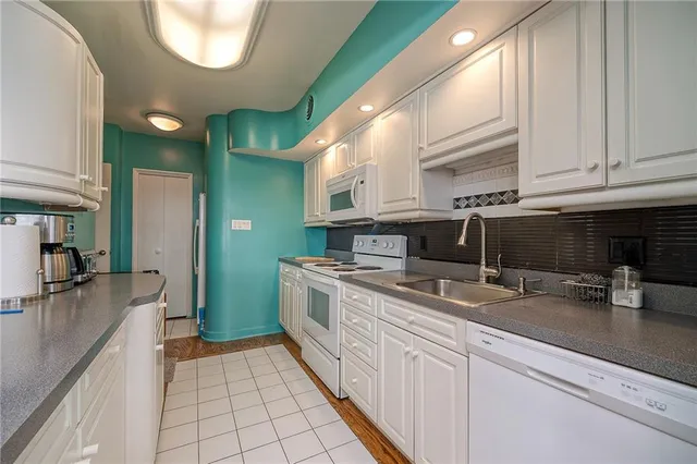 $260,000 | 320 Fort Duquesne Boulevard, Unit 26N, Pittsburgh, PA 15222