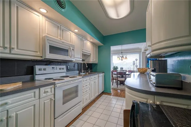 $260,000 | 320 Fort Duquesne Boulevard, Unit 26N, Pittsburgh, PA 15222